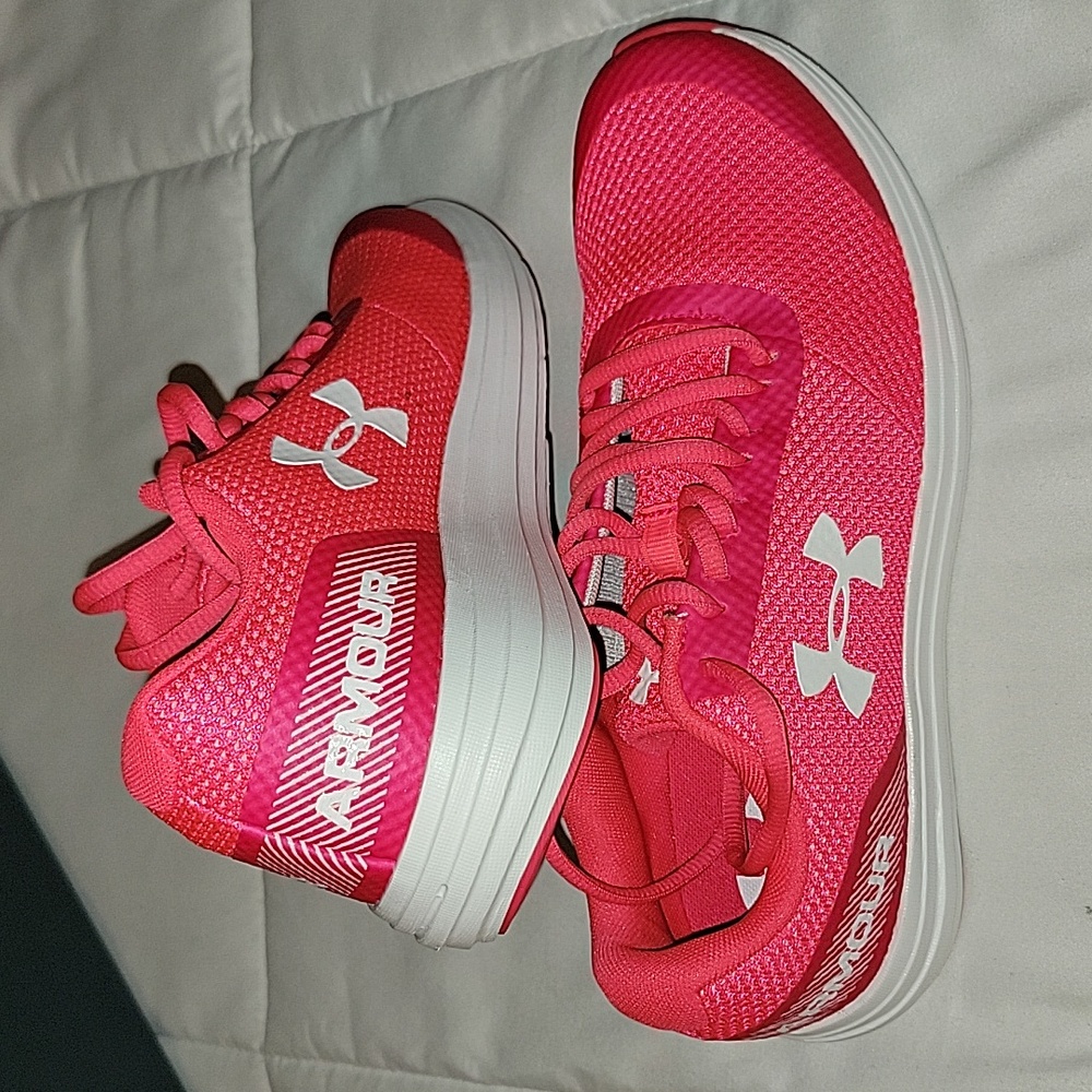Womens tennis shoes